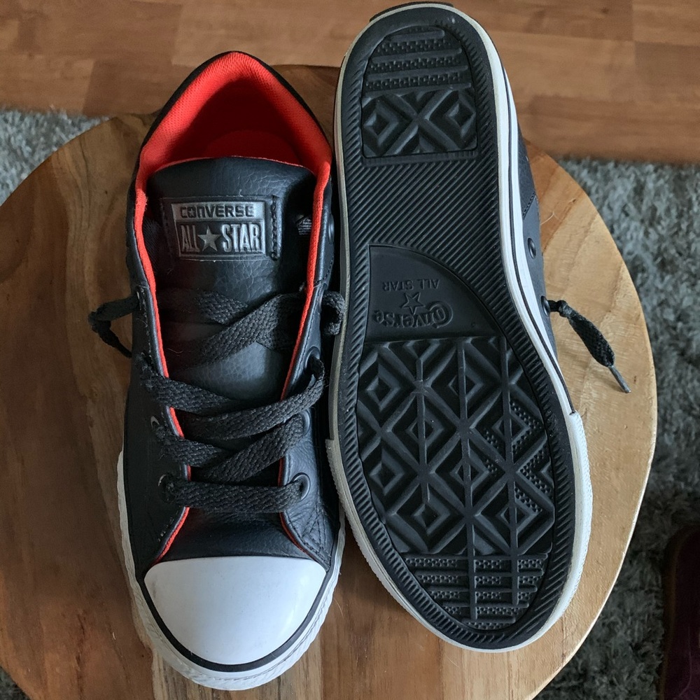 Boys Leather Converse (Chucks) sz 4 - Picture 5 of 6
